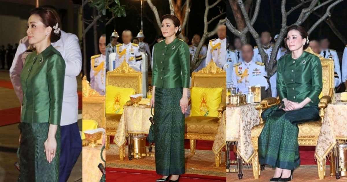 พระราชินี ทรงฉลองพระองค์-ถือกระเป๋าผ้าไหมมัดหมี่ลายช่อดอกเกด