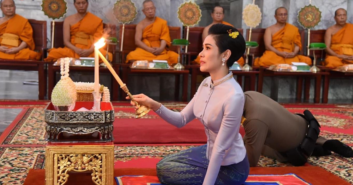 เจ้าคุณพระสินีนาฏ ถวายผ้าไตรและเครื่องสังฆทานพระราชทาน ณ วัดโสธรวรารามวรวิหาร