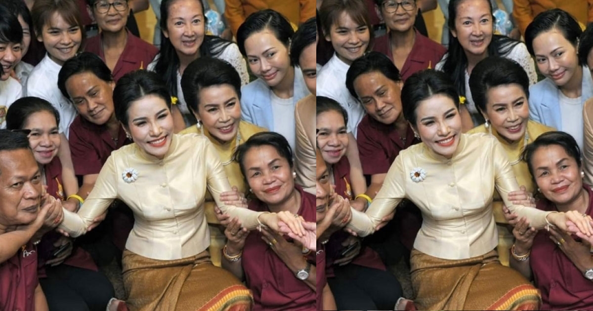 เจ้าคุณพระสินีนาฏฯ ทักทายประชาชนใกล้ชิด