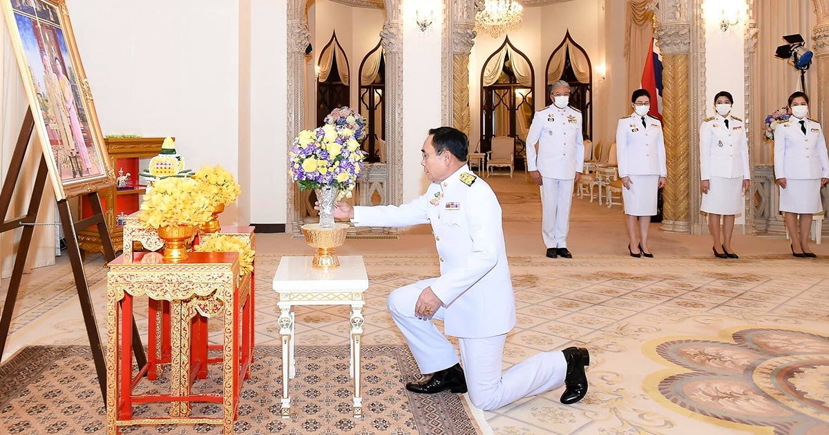 ในหลวง พระราชทาน แจกันดอกไม้ นายกฯ วันคล้ายวันเกิด 67 ปี